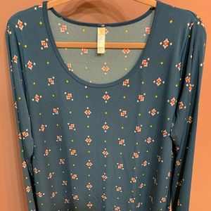 New Lularoe Lynnae shirt